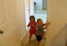 Düz Duvara Tırmanan Örümcek Çocuk