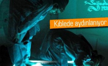 Kıbleye döndüğünde ışığı yanan seccade