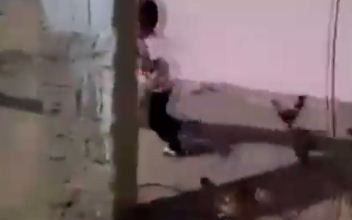 Civciv yem, çocuk can derdinde