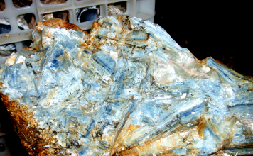 Diaspor Kristali Nedir – Diaspor Kristali Nerede Çıkartılır