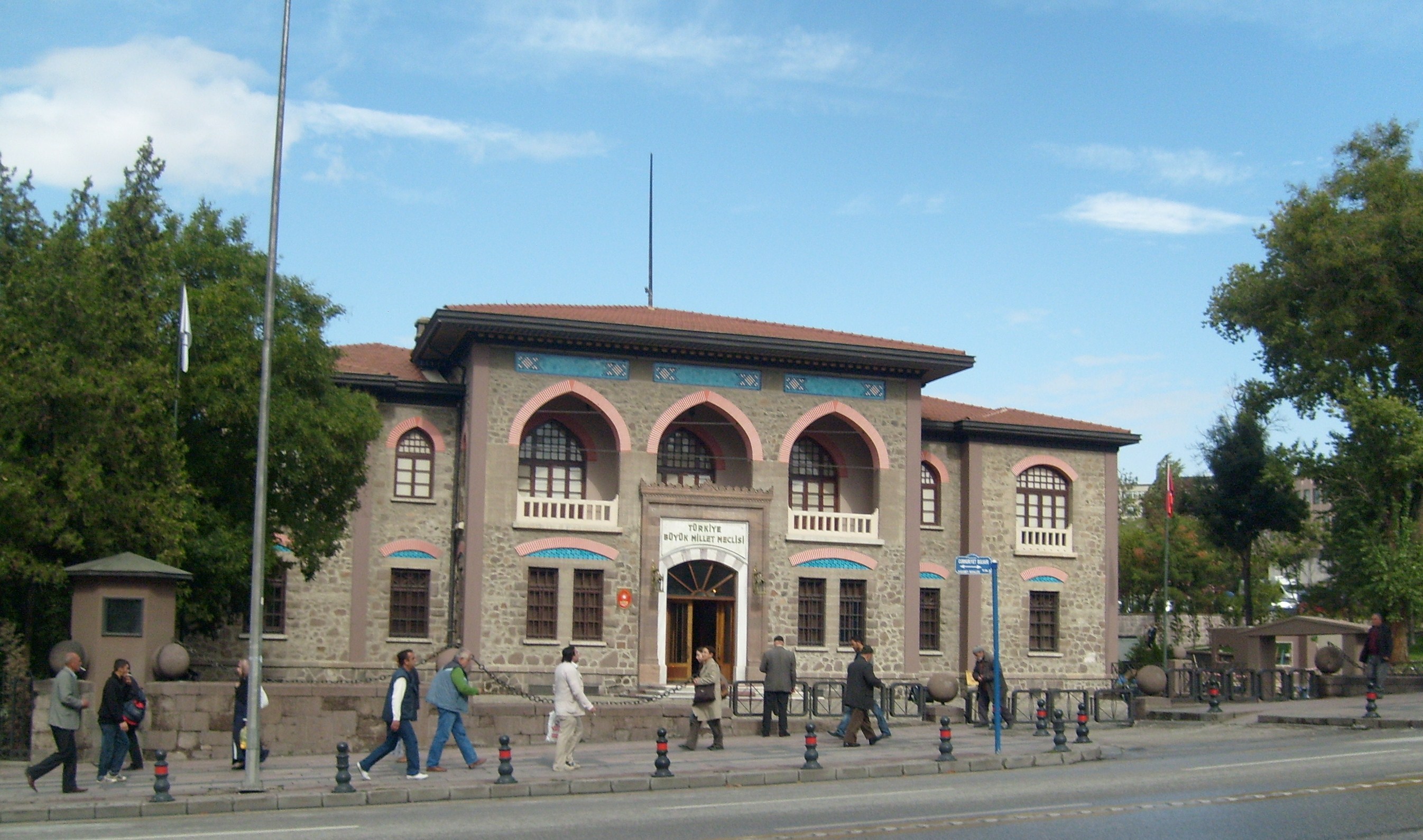 İlk T.B.M.M. ne zaman kuruldu?